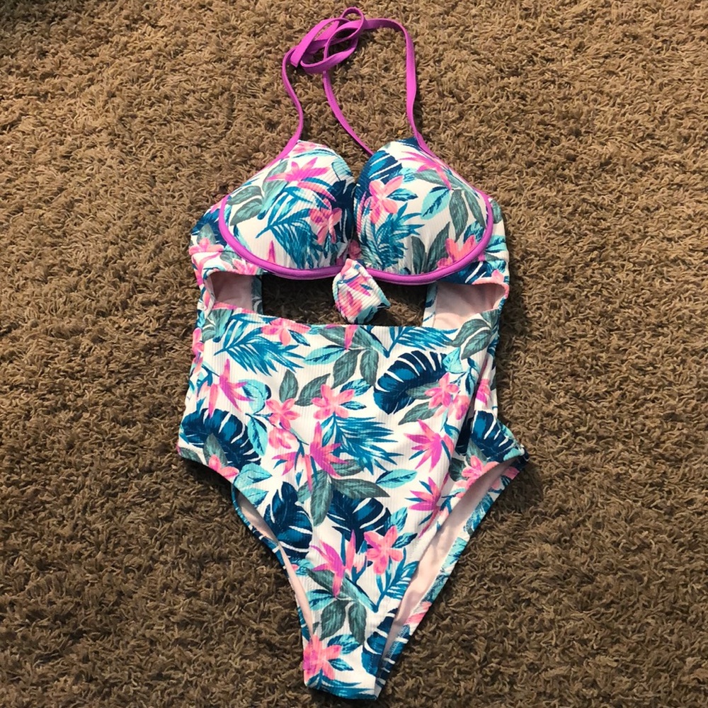 Shade & Shore- One piece bathing suit